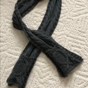 Charcoal gray scarf with pockets